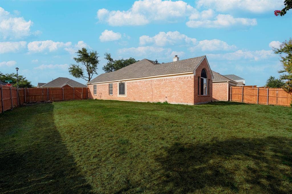 1306 Bentley Drive, Carrollton, TX 75006 View of yard
