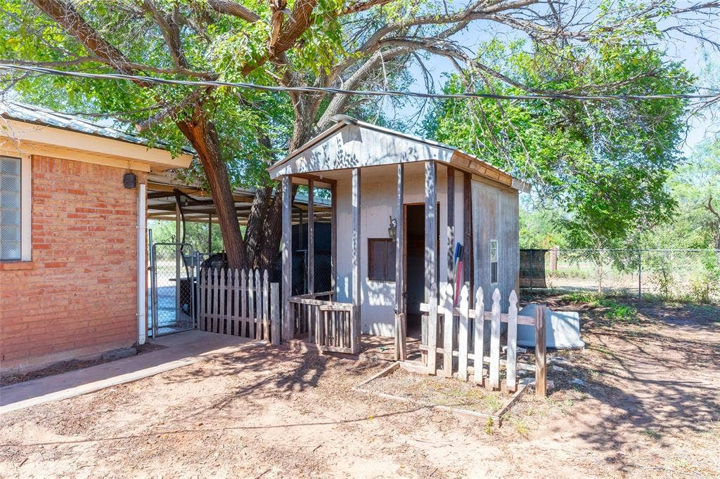 117 County Road 661, Abilene, TX 79606 117 County Road 661, Abilene, TX 79606