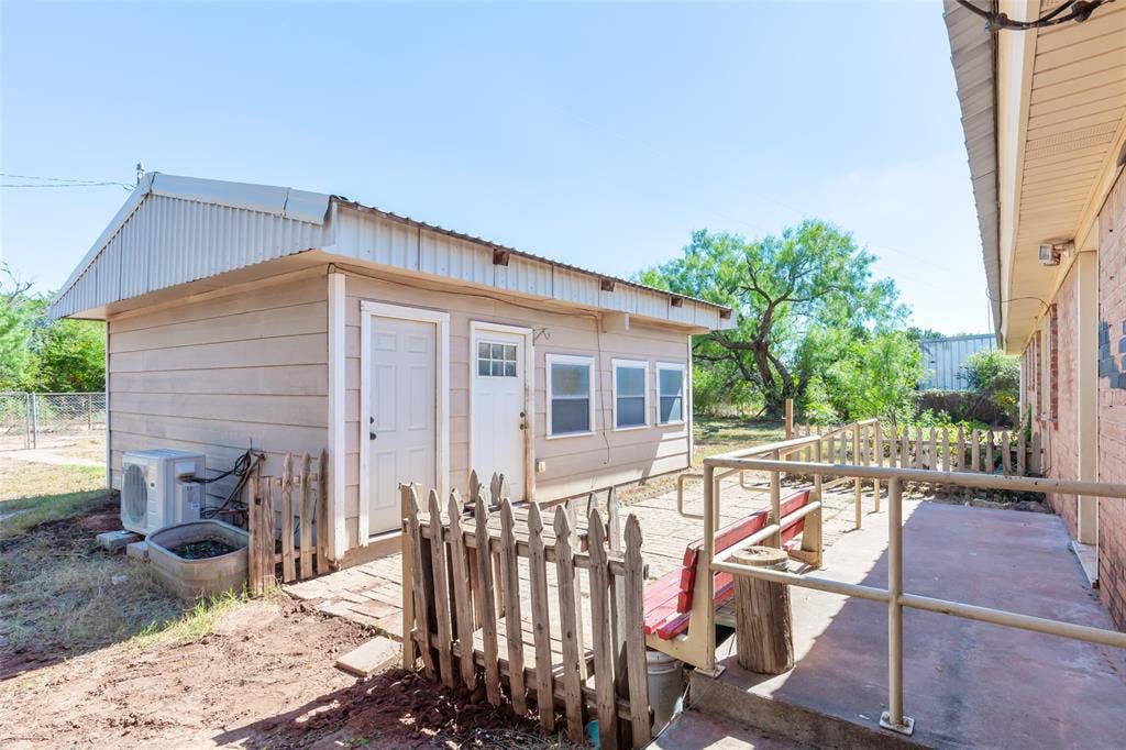 117 County Road 661, Abilene, TX 79606 117 County Road 661, Abilene, TX 79606