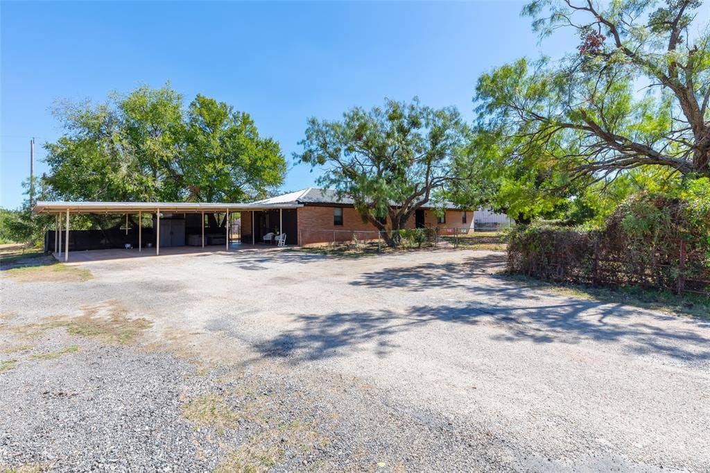 117 County Road 661, Abilene, TX 79606 117 County Road 661, Abilene, TX 79606