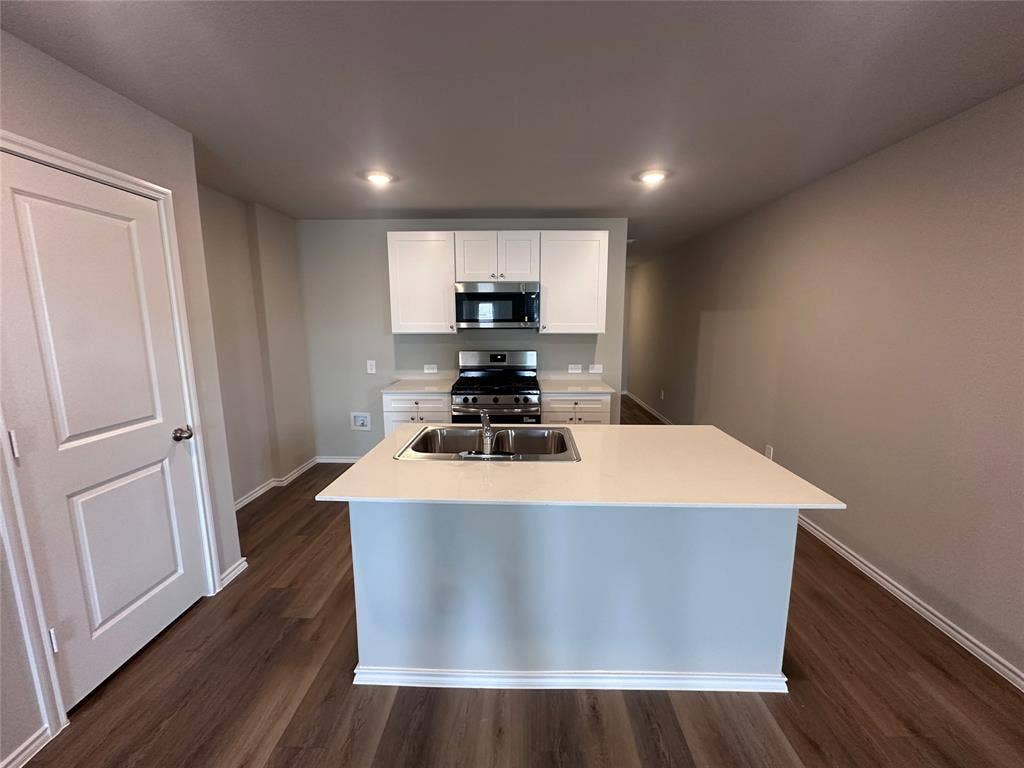 5549 Rollins Drive, Krum, TX 76249