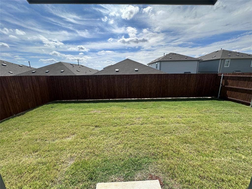5549 Rollins Drive, Krum, TX 76249