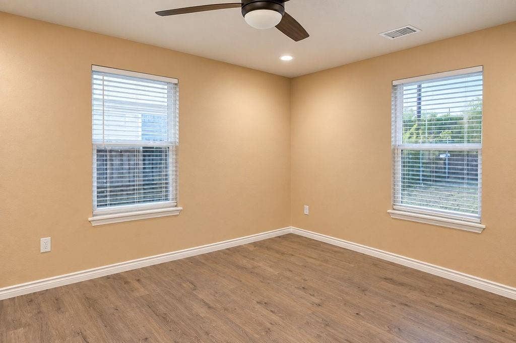 507 Morris Street, Terrell, TX 75160 Owners suite with windows overlooking the