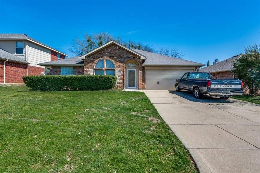 Property photo for 1606 Cancun Drive, Mansfield, TX