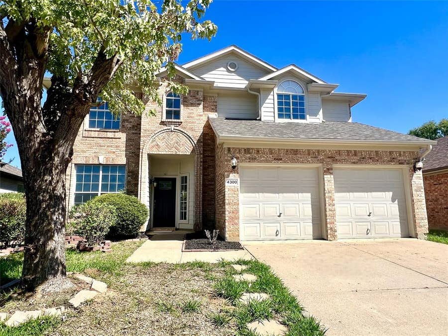 Property photo for 4300 Stone Hollow Way, Fort Worth, TX