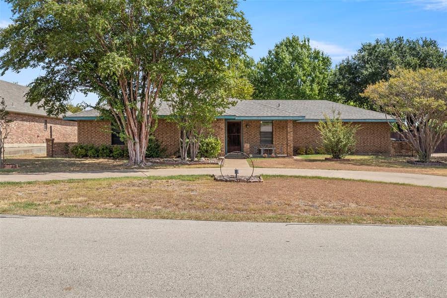 Property photo for 500 Sunflower Street, Red Oak, TX