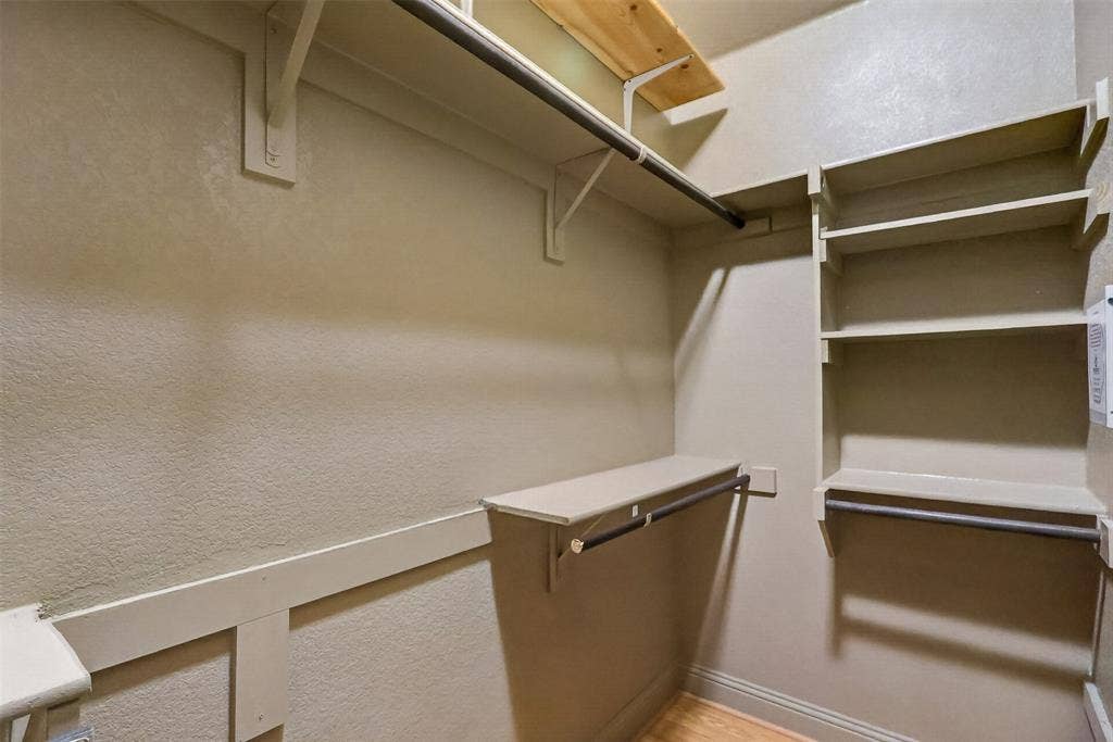 PRIMARY SUITE WALK-IN CLOSET