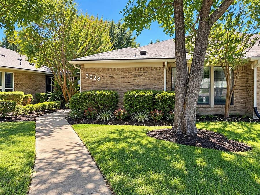 Property photo for 3028 Airhaven Street, Dallas, TX