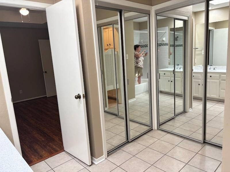 3028 Airhaven Street, Dallas, TX 75229 Multi-mirrors and California Closets.