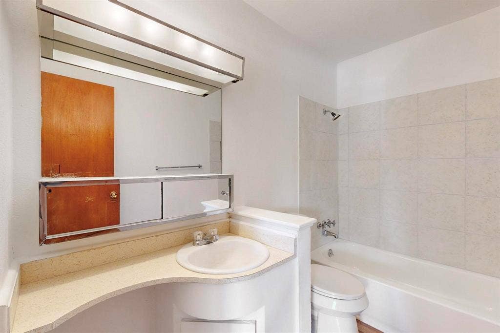 304 NW Summercrest Boulevard, Burleson, TX 76028 304 NW Summercrest Boulevard, Burleson, TX 76028