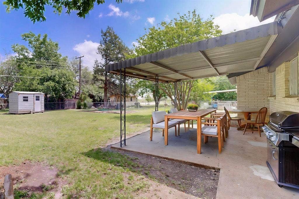 304 NW Summercrest Boulevard, Burleson, TX 76028 *Virtually staged*