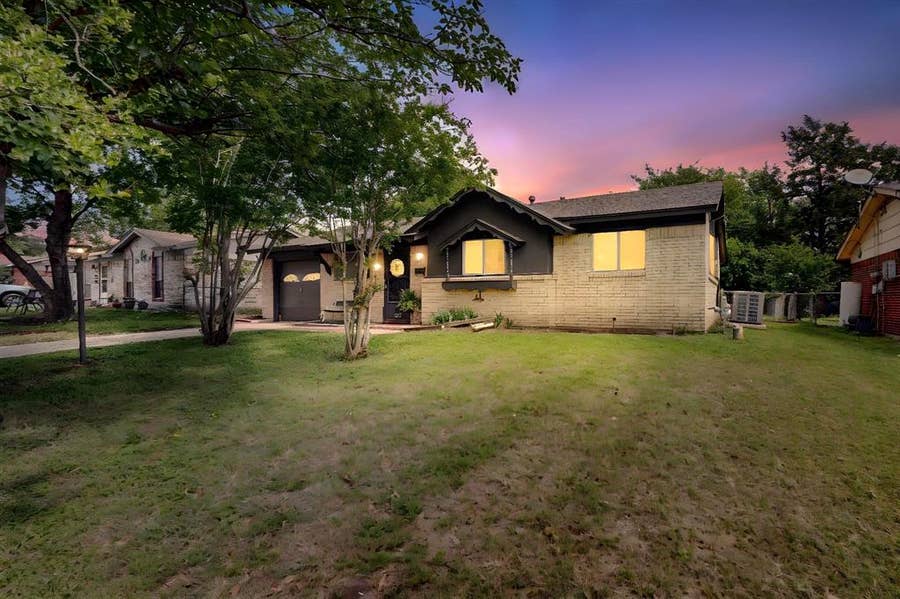 Property photo for 304 NW Summercrest Boulevard, Burleson, TX