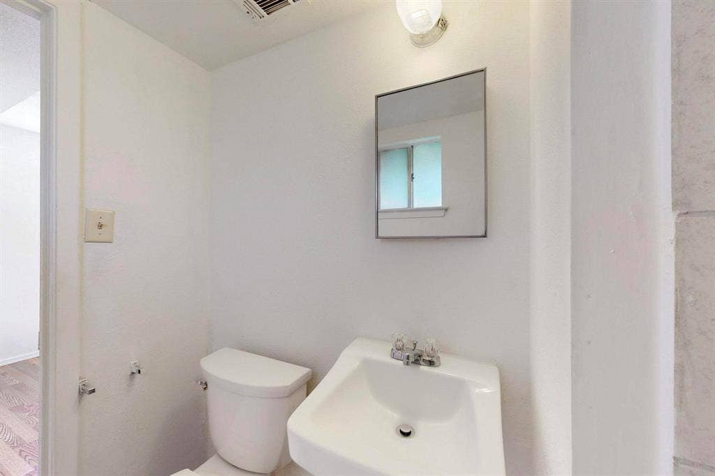 304 NW Summercrest Boulevard, Burleson, TX 76028 304 NW Summercrest Boulevard, Burleson, TX 76028