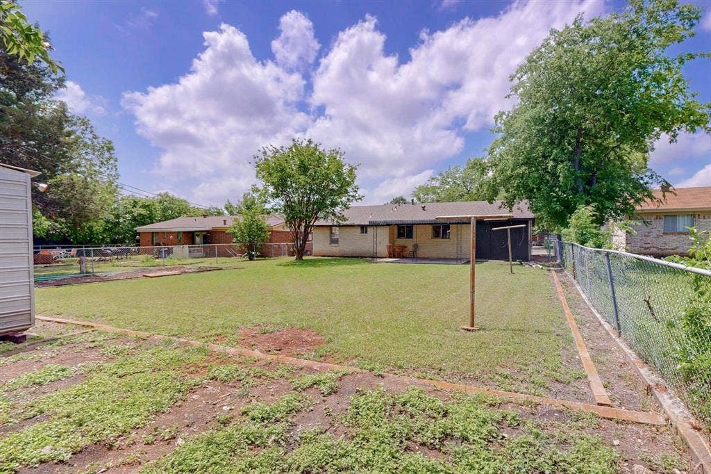 304 NW Summercrest Boulevard, Burleson, TX 76028 304 NW Summercrest Boulevard, Burleson, TX 76028