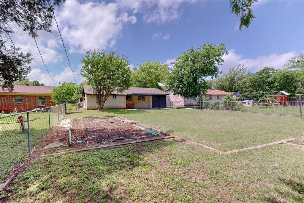 304 NW Summercrest Boulevard, Burleson, TX 76028 304 NW Summercrest Boulevard, Burleson, TX 76028