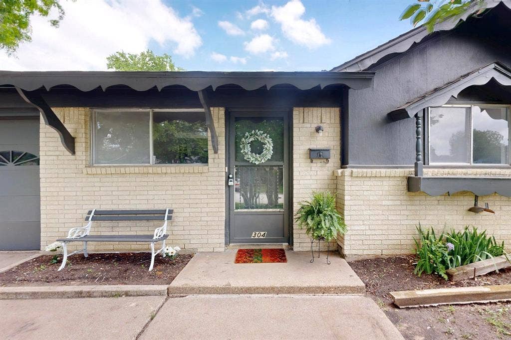 304 NW Summercrest Boulevard, Burleson, TX 76028 304 NW Summercrest Boulevard, Burleson, TX 76028