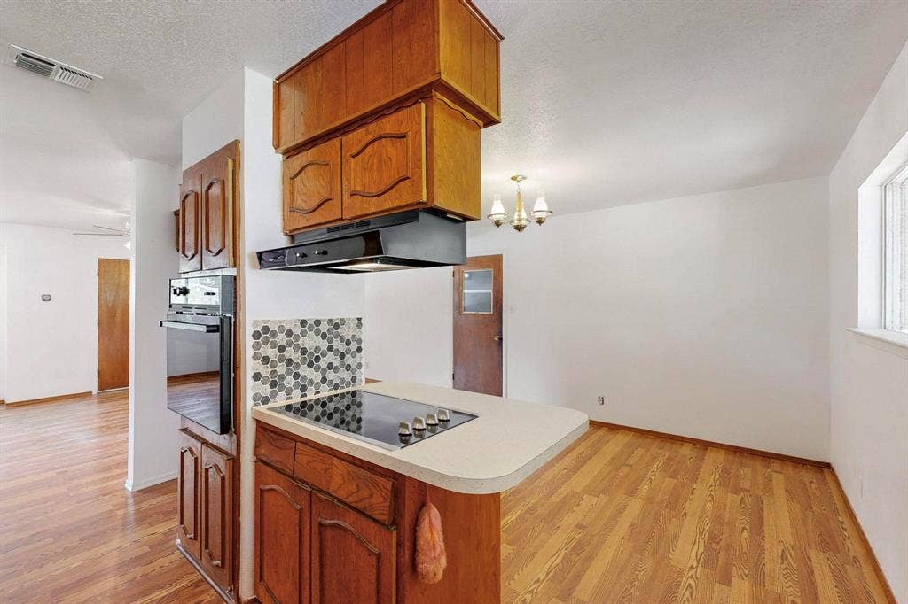 304 NW Summercrest Boulevard, Burleson, TX 76028 304 NW Summercrest Boulevard, Burleson, TX 76028