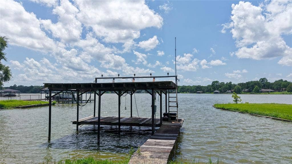109 Arrow Way, Gun Barrel City, TX 75156 Photo taken when lake is at full pool.
