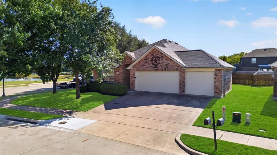 Property photo for 4001 Bridge Water Road, Heartland, TX