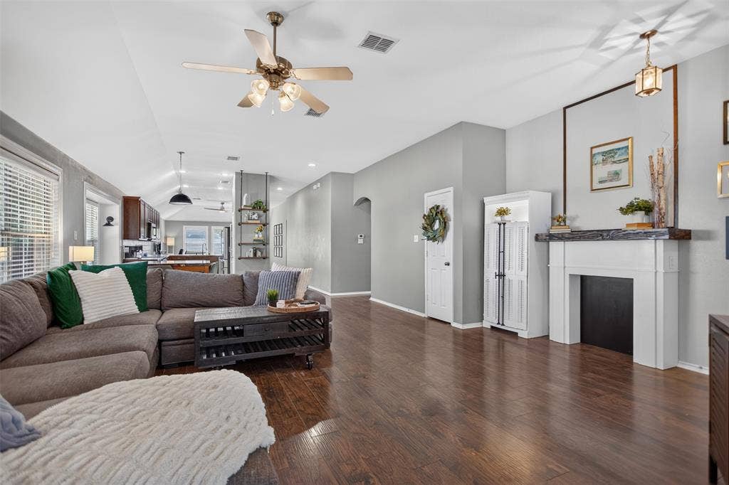 4001 Bridge Water Road, Heartland, TX 75126 Huge open living space with laminate flooring and fresh paint