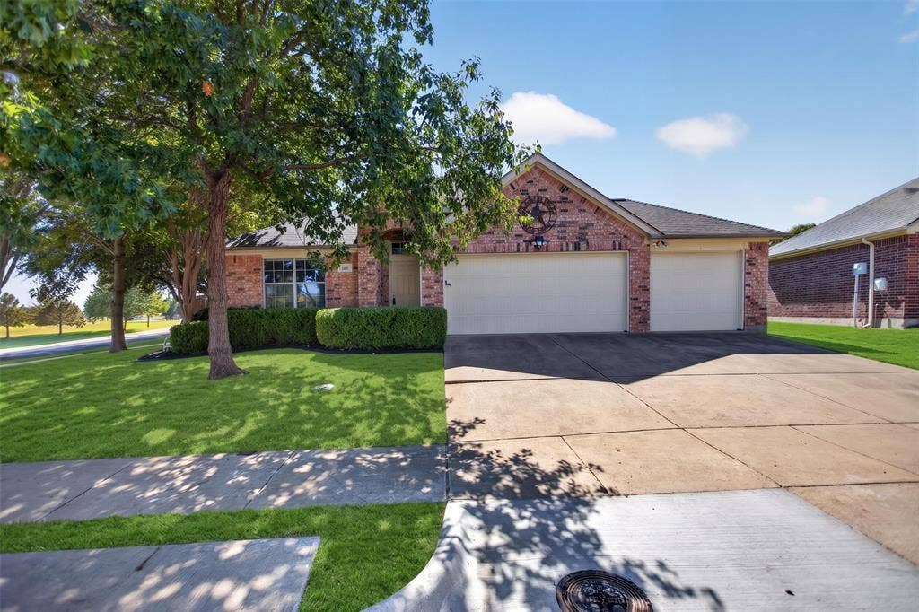 4001 Bridge Water Road, Heartland, TX 75126 Welcome home to 4001 Bridge Water