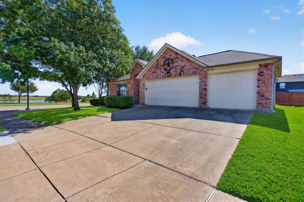 4001 Bridge Water Road, Heartland, TX 75126 4001 Bridge Water Road, Heartland, TX 75126