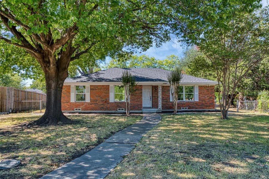Property photo for 1522 Gillette Circle, Dallas, TX