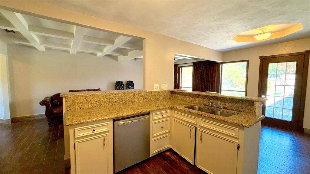 1002 Glenda Street, Terrell, TX 75160