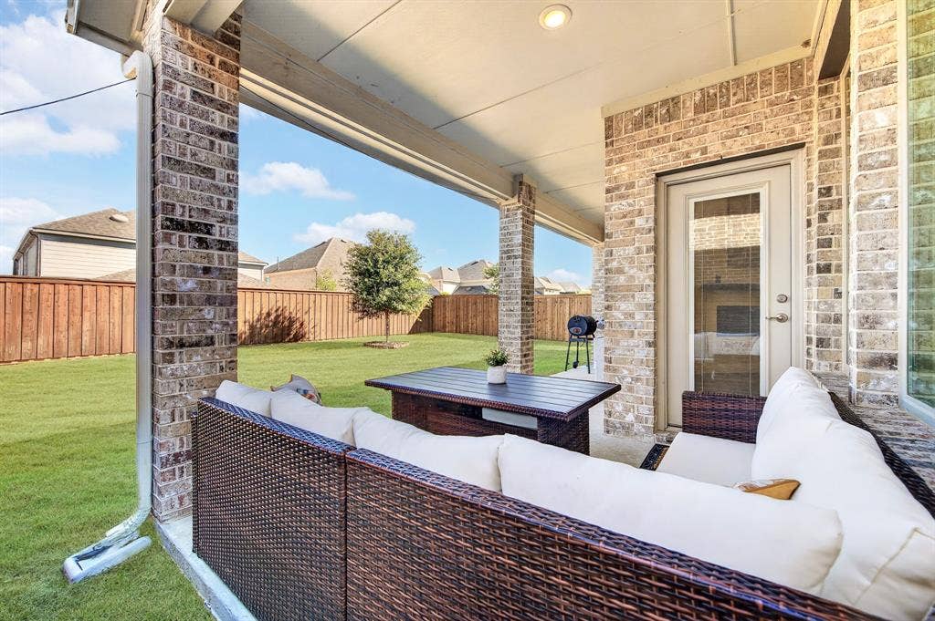 3829 Pearlwood Road, Little Elm, TX 75068 3829 Pearlwood Road, Little Elm, TX 75068
