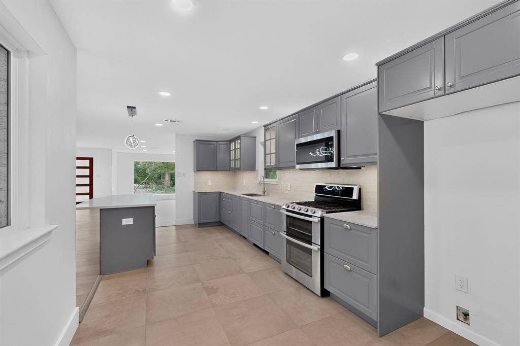 2330 Cody Drive, Dallas, TX 75228 2330 Cody Drive, Dallas, TX 75228