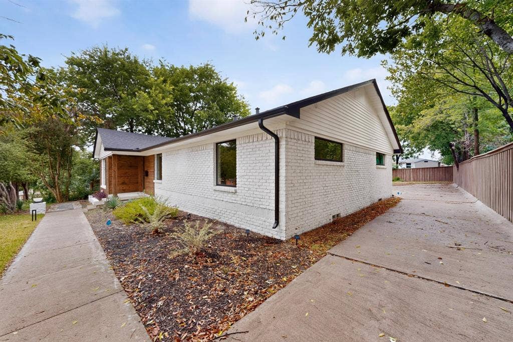 2330 Cody Drive, Dallas, TX 75228 2330 Cody Drive, Dallas, TX 75228