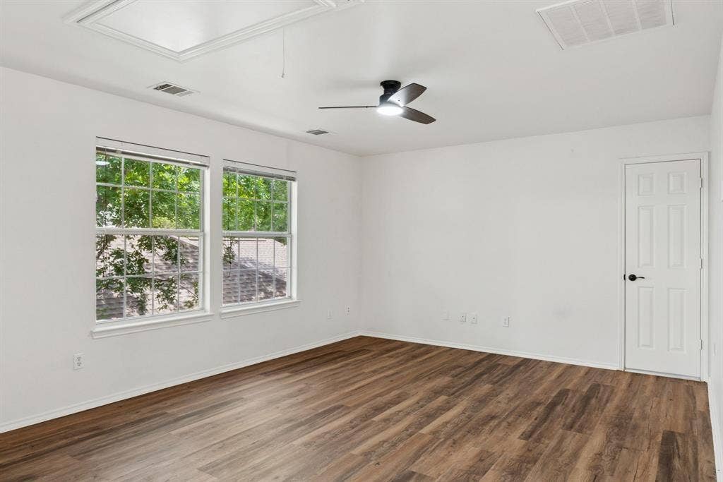 4816 Rockcreek Lane, Plano, TX 75024 Dual windows provide natural illumination