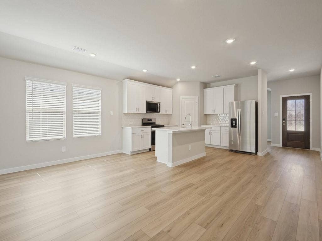 6207 Castamere Drive, Princeton, TX 75071 Hallway leading to the kitchen and dining area