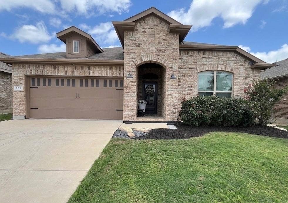 232 Drumcliffe Drive, Fort Worth, TX 76052