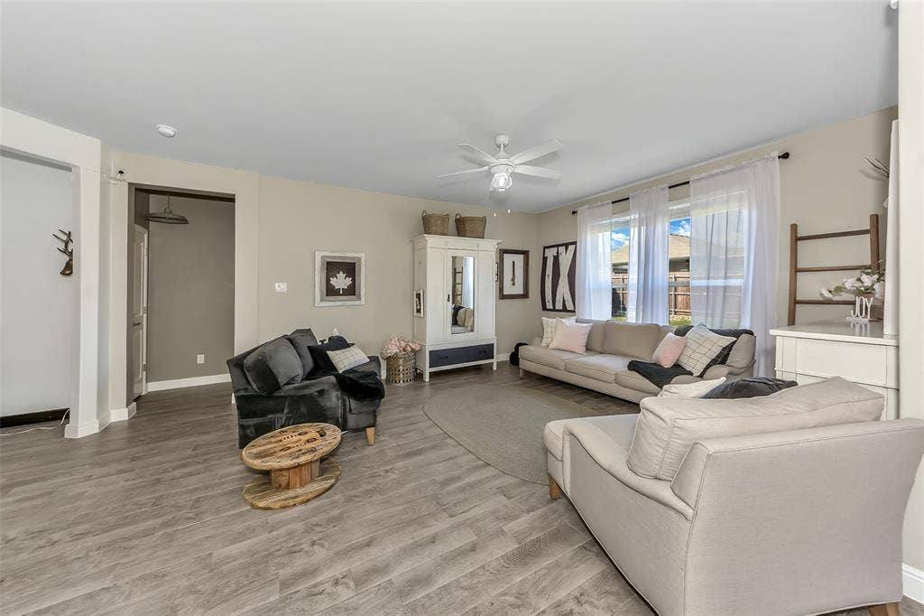 232 Drumcliffe Drive, Fort Worth, TX 76052