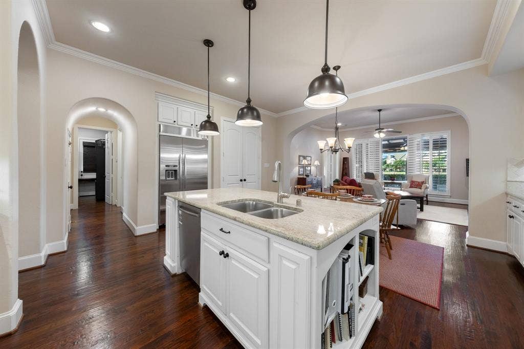 5723 Waterview Drive, Irving, TX 75039 5723 Waterview Drive, Irving, TX 75039
