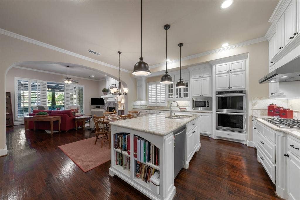5723 Waterview Drive, Irving, TX 75039 5723 Waterview Drive, Irving, TX 75039