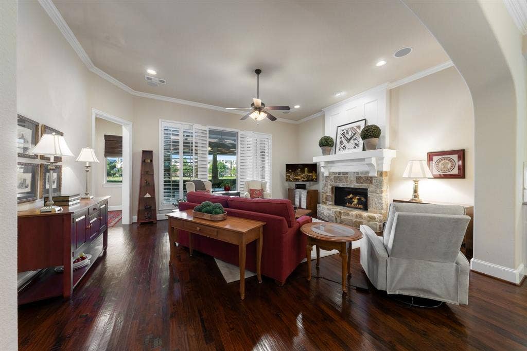 5723 Waterview Drive, Irving, TX 75039 5723 Waterview Drive, Irving, TX 75039