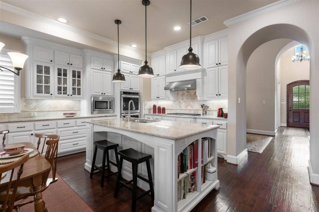5723 Waterview Drive, Irving, TX 75039 5723 Waterview Drive, Irving, TX 75039