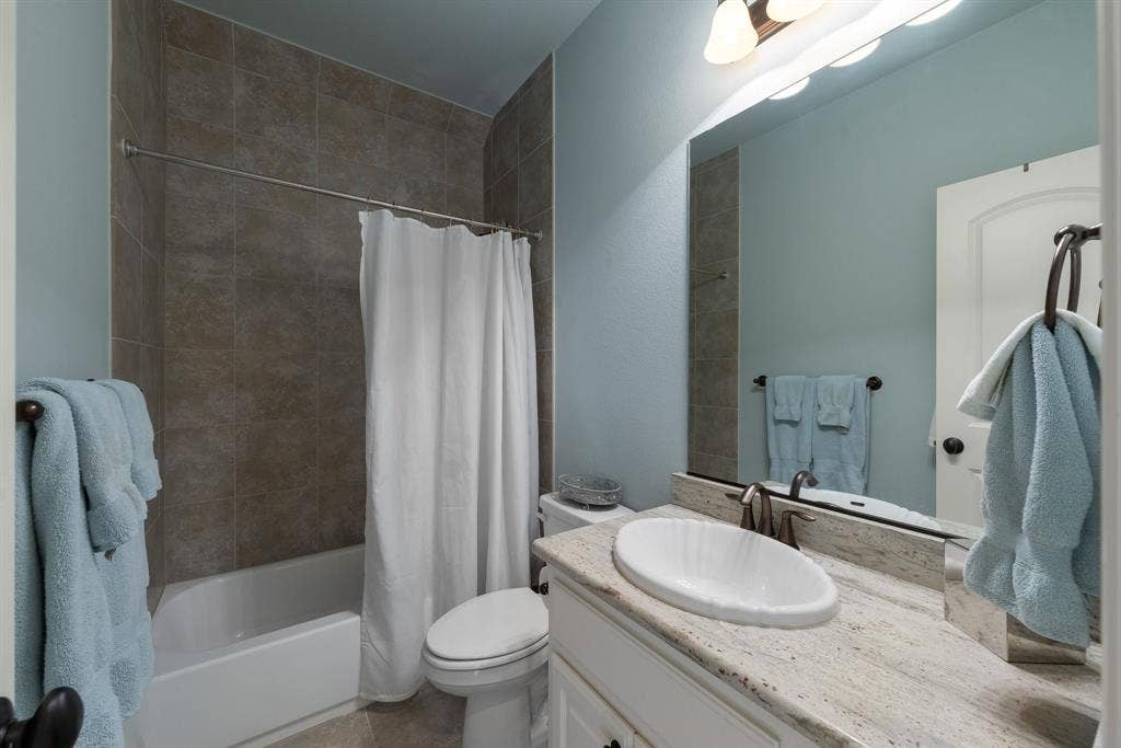 5723 Waterview Drive, Irving, TX 75039 5723 Waterview Drive, Irving, TX 75039