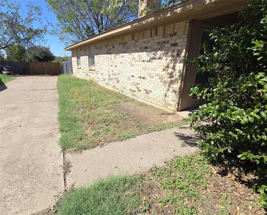 Property photo for 2400 Monte Carlo Drive, #A, Arlington, TX