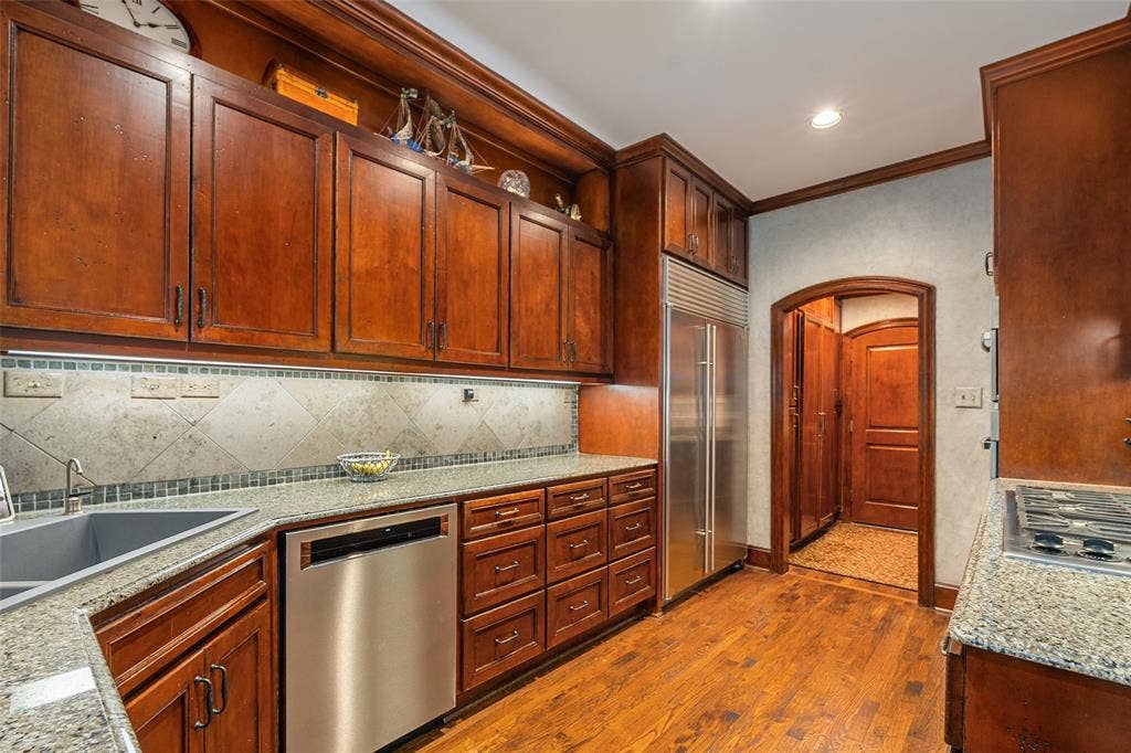 6294 Willowgate Lane, Dallas, TX 75230