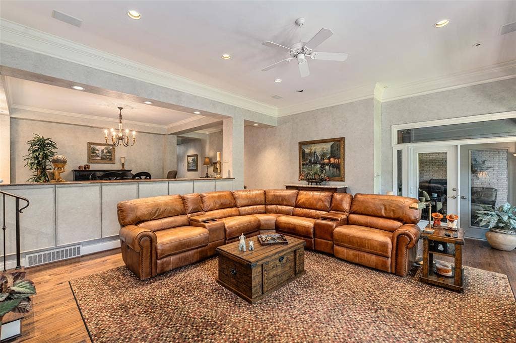 6294 Willowgate Lane, Dallas, TX 75230