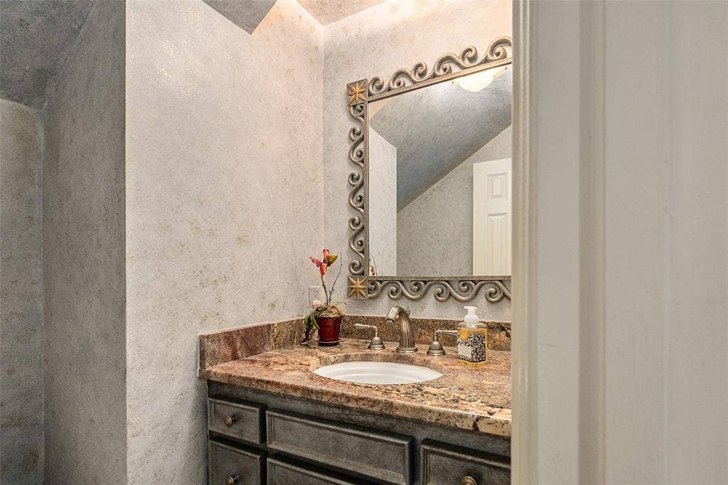 6294 Willowgate Lane, Dallas, TX 75230