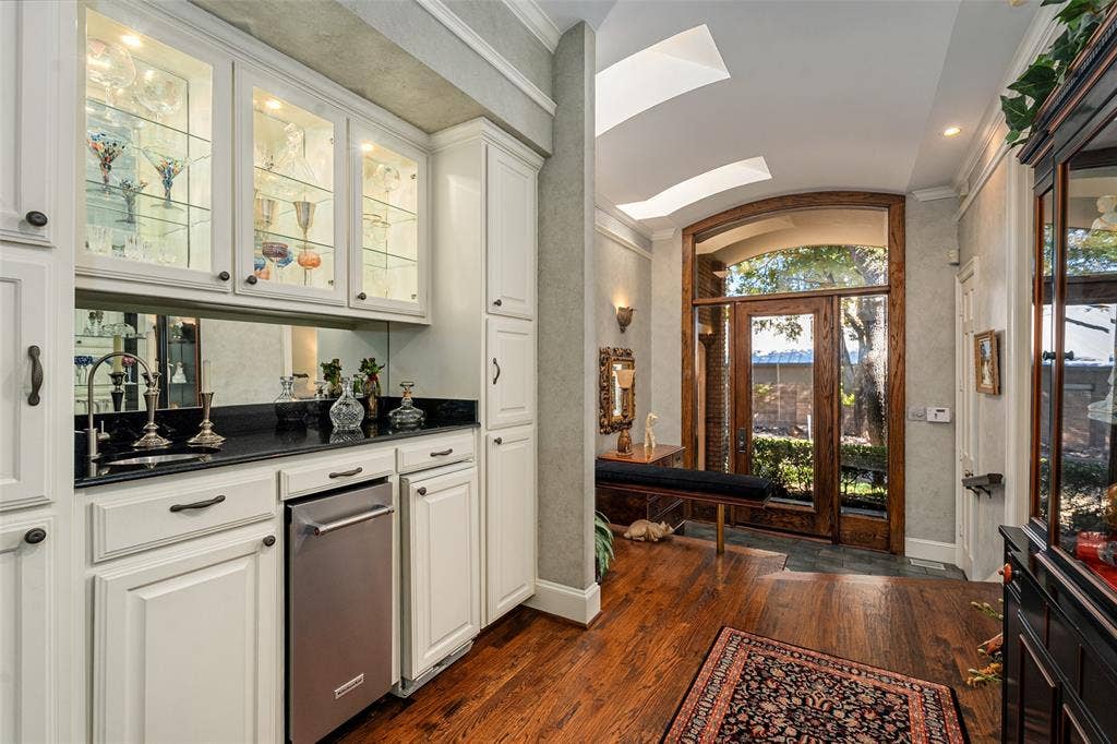6294 Willowgate Lane, Dallas, TX 75230
