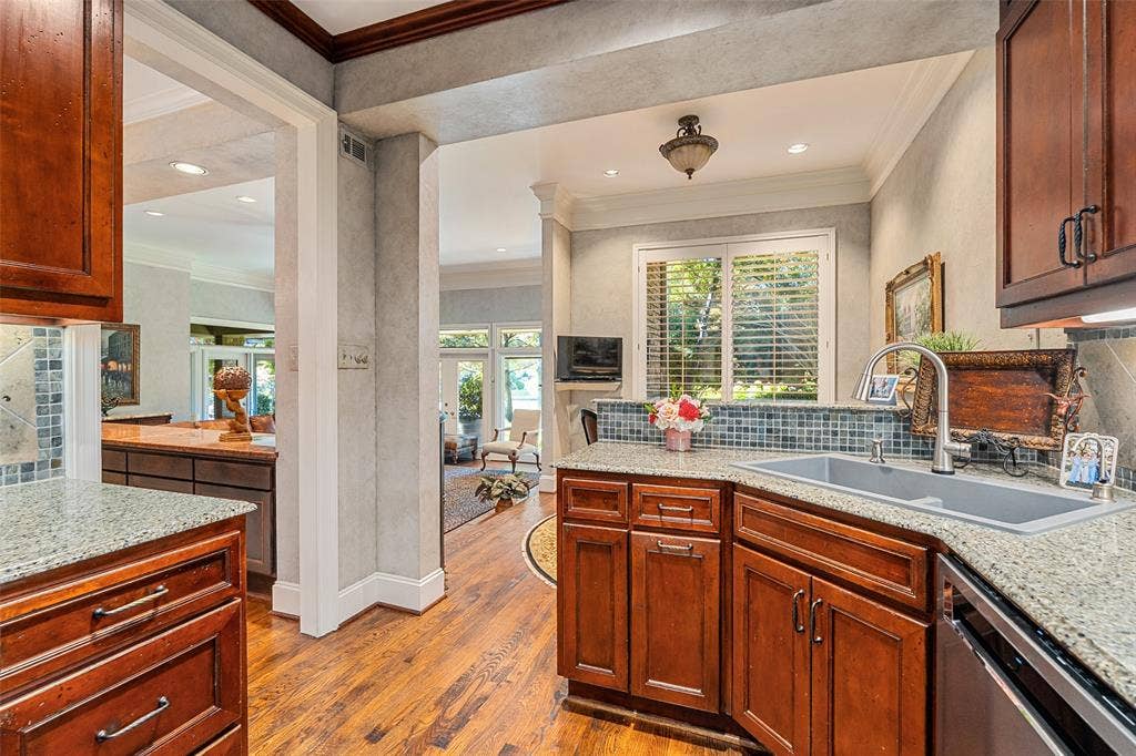 6294 Willowgate Lane, Dallas, TX 75230