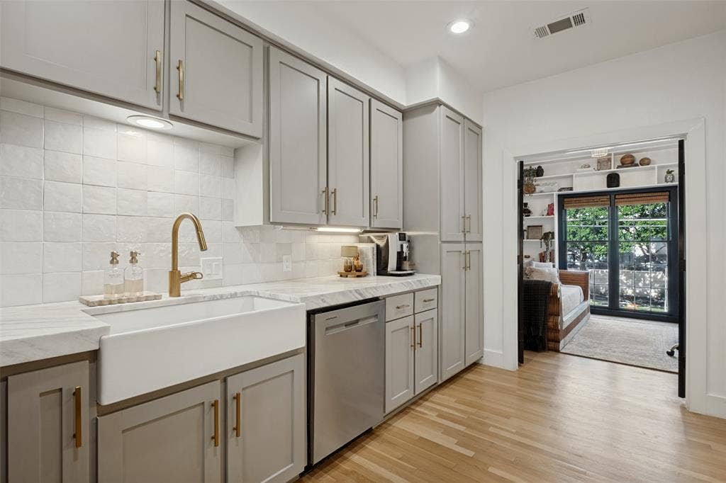 3501 Dickason Avenue, #B, Dallas, TX 75219