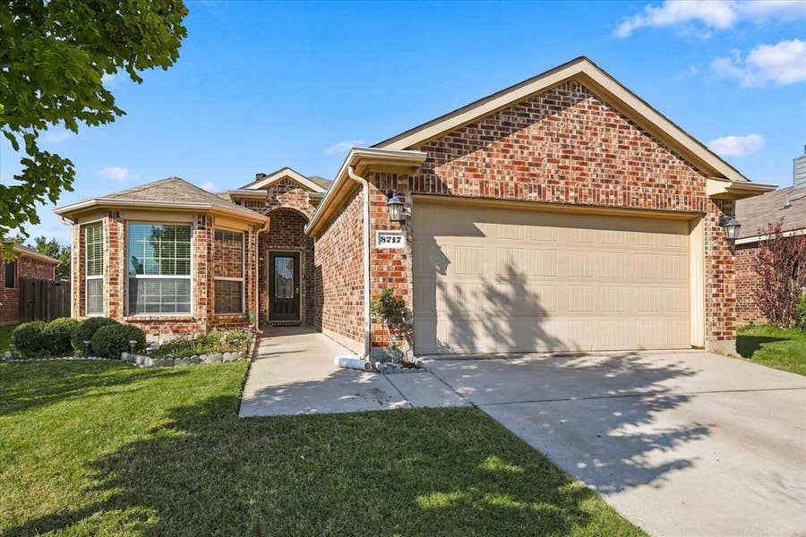 Property photo for 8717 Whirlwind Trail, Aubrey, TX