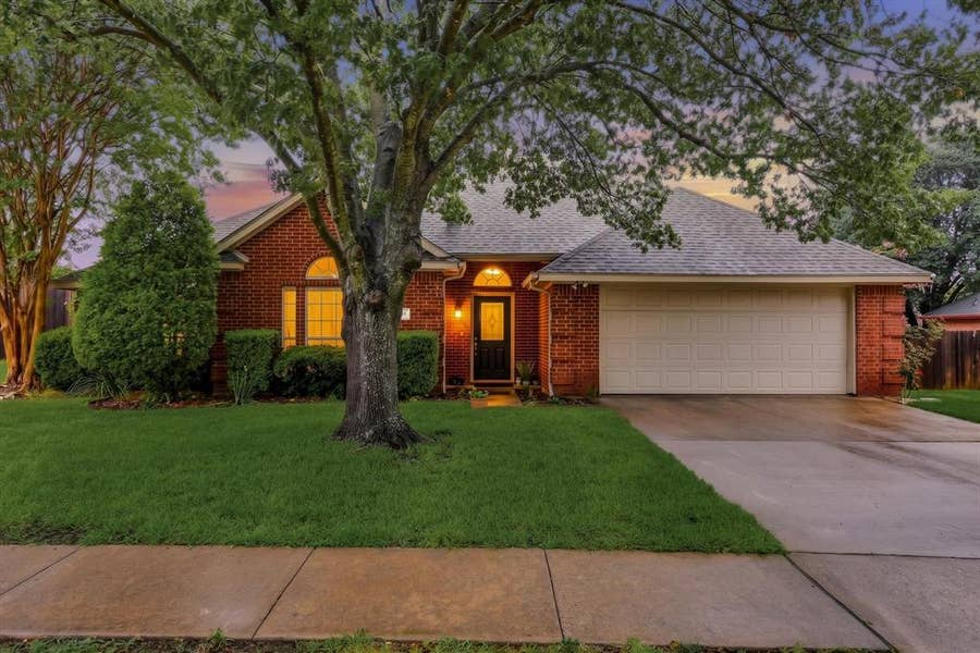 Property photo for 1635 Alexis Street, Midlothian, TX