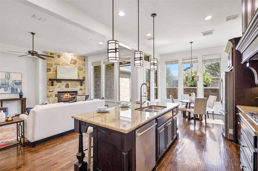 901 Clear Water Drive N, Allen, TX 75013 901 Clear Water Drive N, Allen, TX 75013